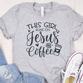 Camiseta Essa garota corre em Jesus e café cristão