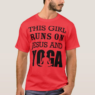 Camiseta Essa garota corre sobre Jesus e Yoga
