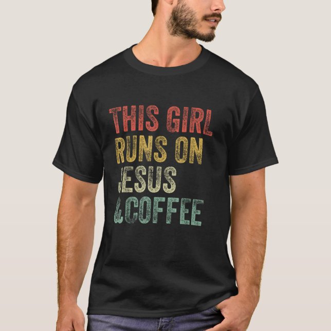 Camiseta Essa Garota Funciona Com Jesus E Café Christian Vi (Frente)