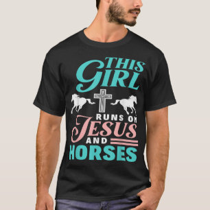 Camiseta Essa Garota Funciona Com Jesus E Cavalos Sobrevive