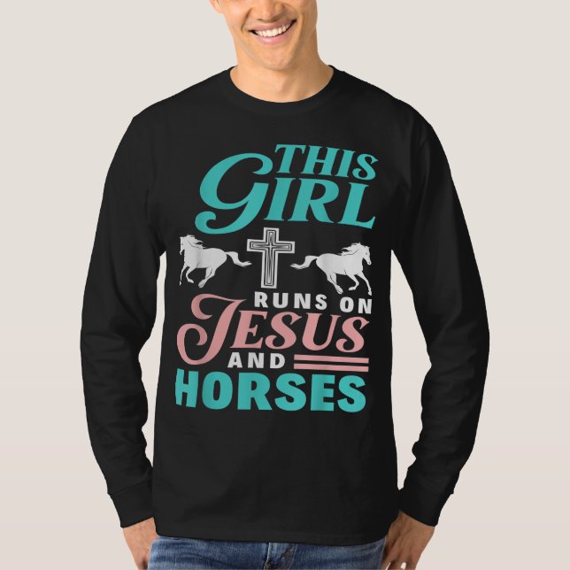 Camiseta Essa Garota Funciona Com Jesus E Cavalos Sobrevive (Frente)