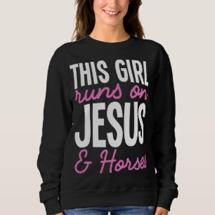 Camiseta Essa Garota Funciona Com Jesus E Cavalos, Uma Meni