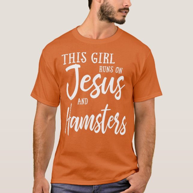 Camiseta Essa Garota Funciona Com Jesus E Hamsters Dando Mo (Frente)