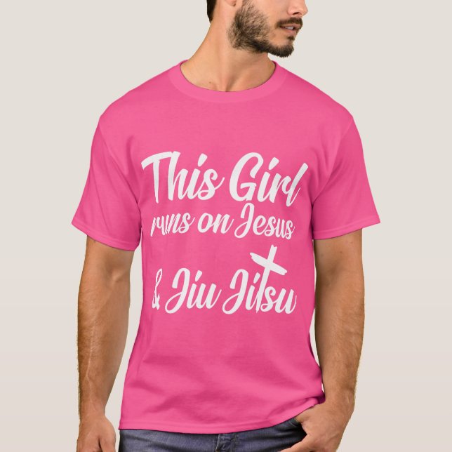 Camiseta Essa Garota Funciona Com Jesus E Jiu Jitsu Christi (Frente)