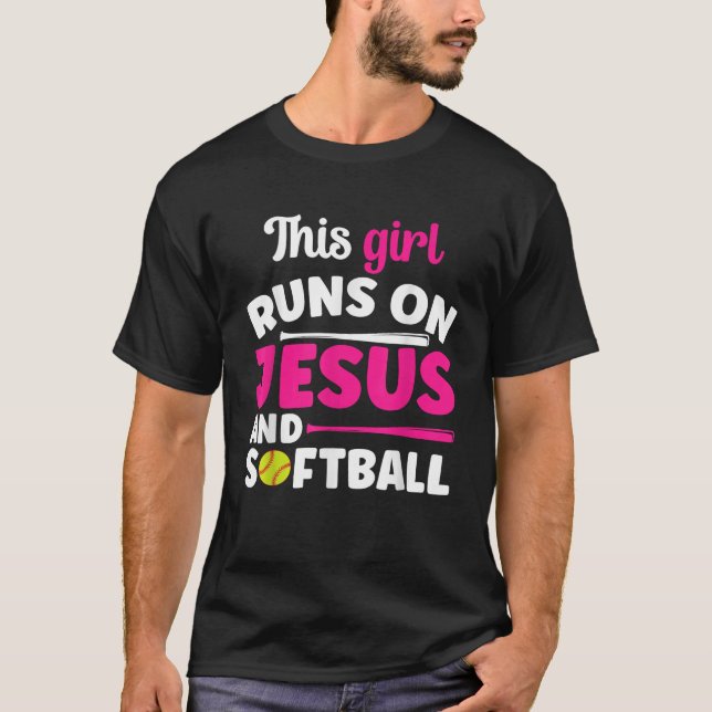 Camiseta Essa Garota Funciona Com Jesus E Sofisticado Ath C (Frente)