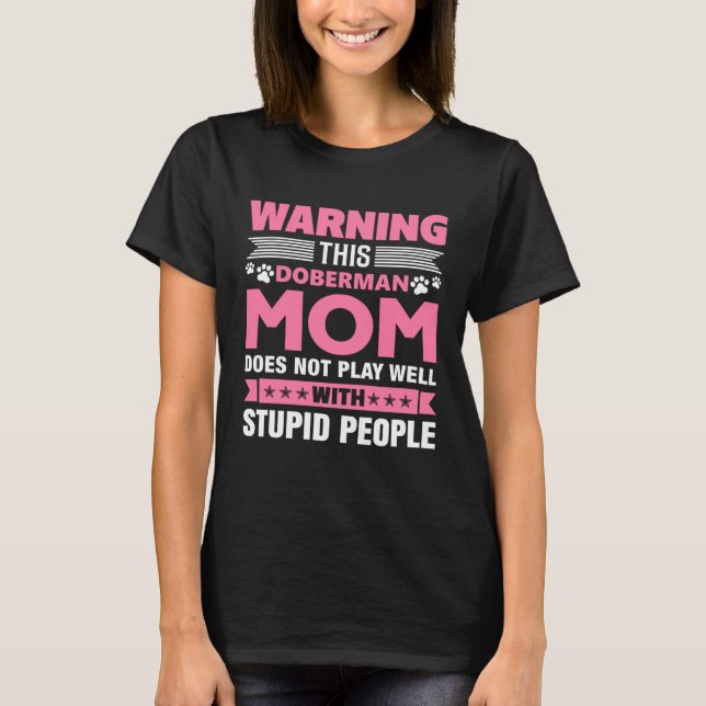 Camiseta Essa Mãe Doberman Não Brinca Bem Com P Estúpido (Frente)