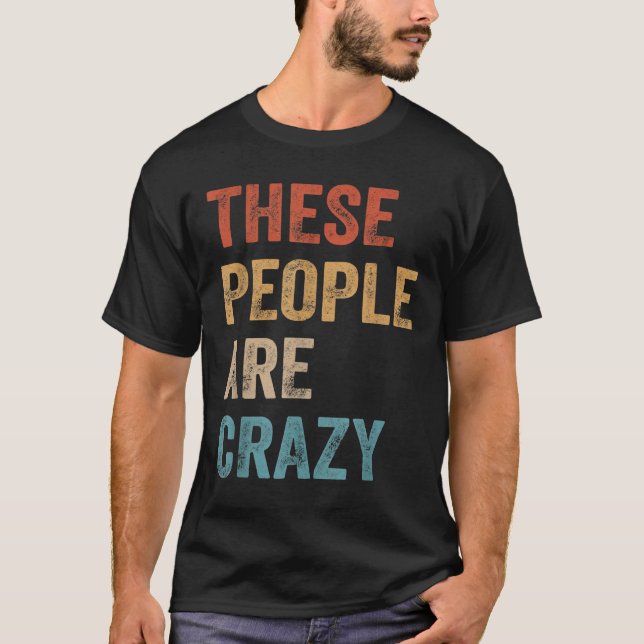 Camiseta Essas Pessoas São Loucas Dizendo (Frente)