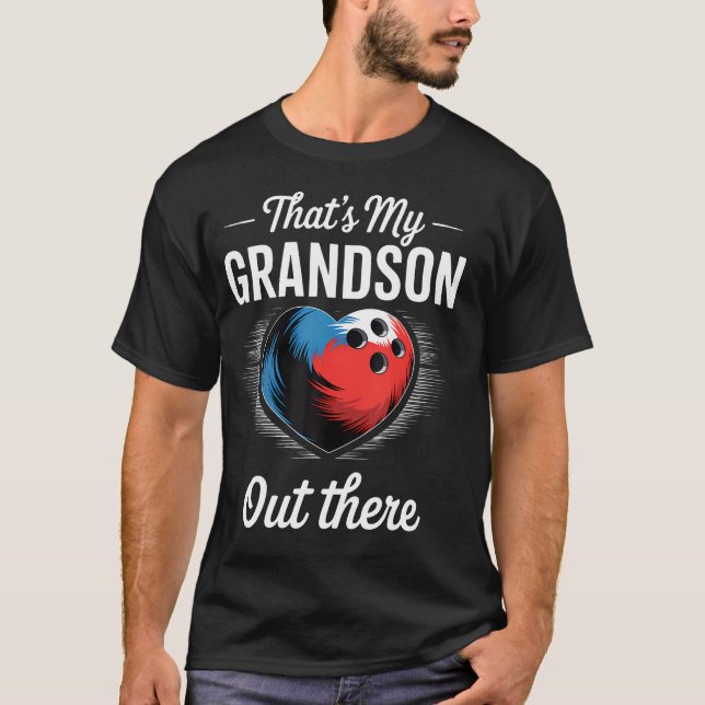 Camiseta Esse É Meu Neto Lá Fora Jogando Boliche Avó Mãe (Frente)