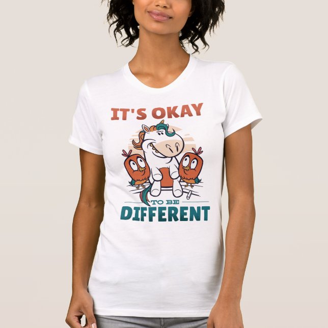Camiseta Está bem ser diferente de convite (Frente)