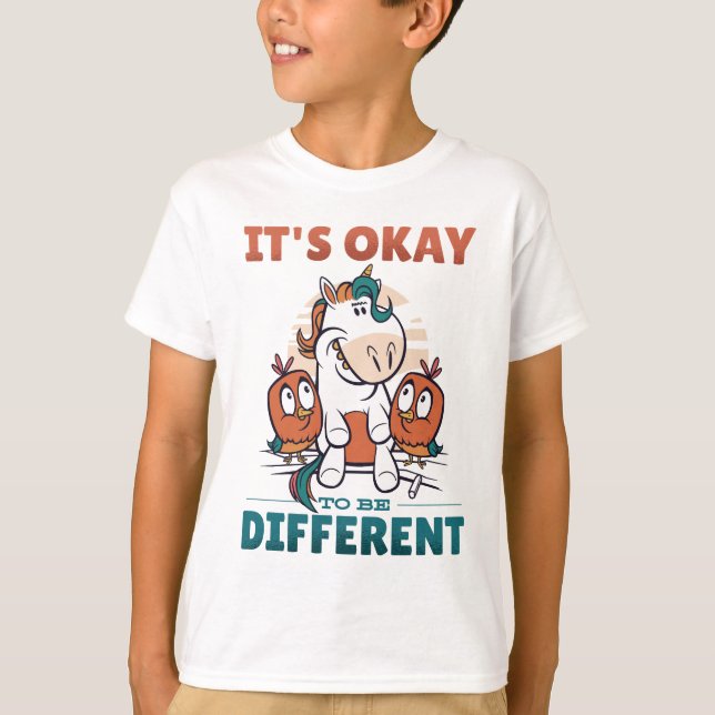 Camiseta Está bem ser diferente de convite (Frente)