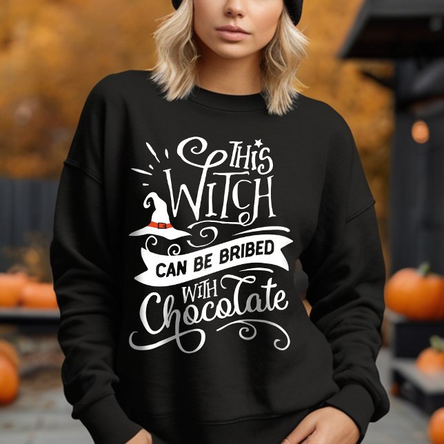Camiseta Esta Bruxa Pode Ser Dia de as Bruxas engraçado (Sweeten the deal with a little magic! This shirt's perfect for chocolate-loving witches like you!)