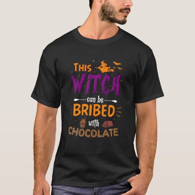 Camiseta Esta Bruxa Pode Ser Subornada Com O Halloween De C (Frente)