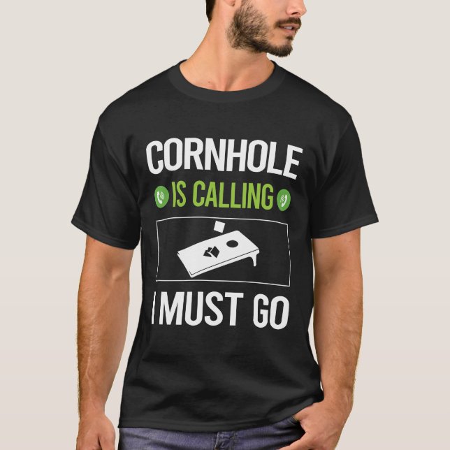 Camiseta Está Chamando Cornhole (Frente)