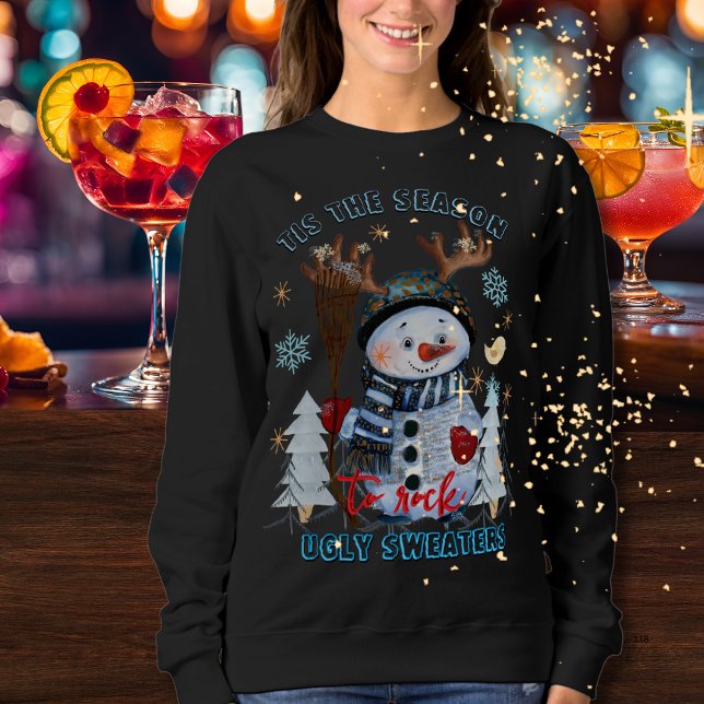 Camiseta Esta é a temporada para Rock Ugly Sweatman engraça (Tis the Season to Rock Ugly Sweaters funny Snowman)