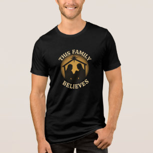 Camiseta Esta Família Acredita Cena de Natal Cristã