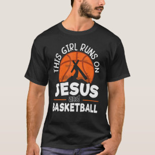 Camiseta Esta Garota Corre Com Jesus E Basquetebol Mulhere