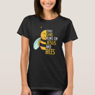 Camiseta Esta Garota Funciona Com Jesus E Abelhas Citação A