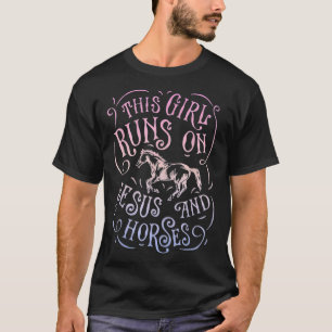 Camiseta Esta Garota Funciona Com Jesus E Cavalos Cavalos A
