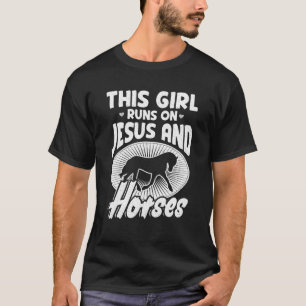 Camiseta Esta Garota Funciona Com Jesus E Cavalos   Ho Eque