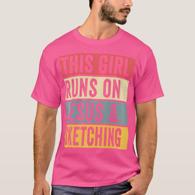 Camiseta Esta Garota Funciona Com Jesus E Desenho De Animaç (Frente)