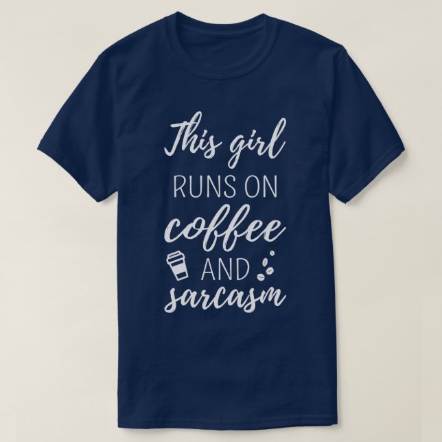 Camiseta Esta Garota Funciona No Café E No Sarcasmo. (Frente do Design)