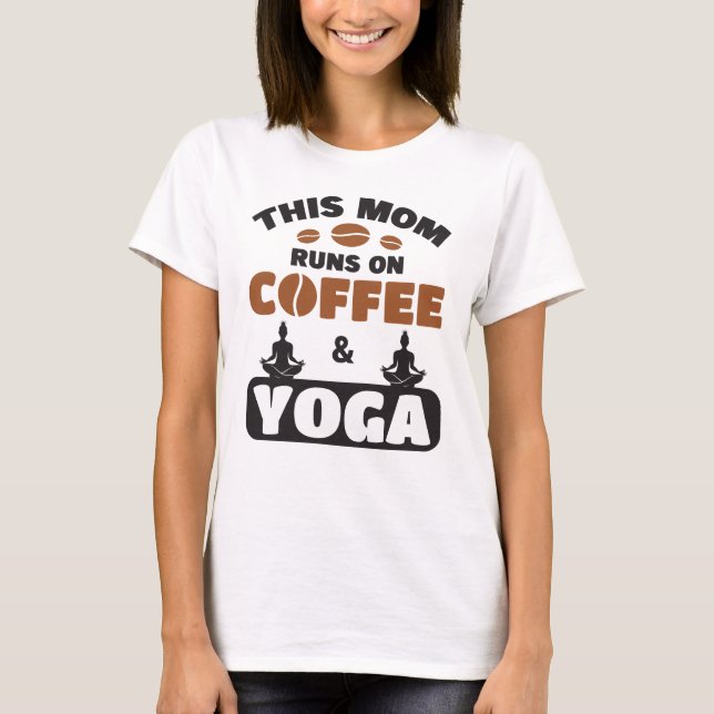 Camiseta Esta Mãe Funciona Com Café E Yoga (Frente)