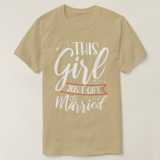 Camiseta Esta Menina Acabou De Se Casar Com A Noiva Do Rece (Frente do Design)