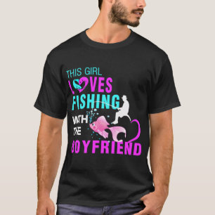 CAMISETA ESTA MENINA ADORA PESCAR COM O NAMORADO