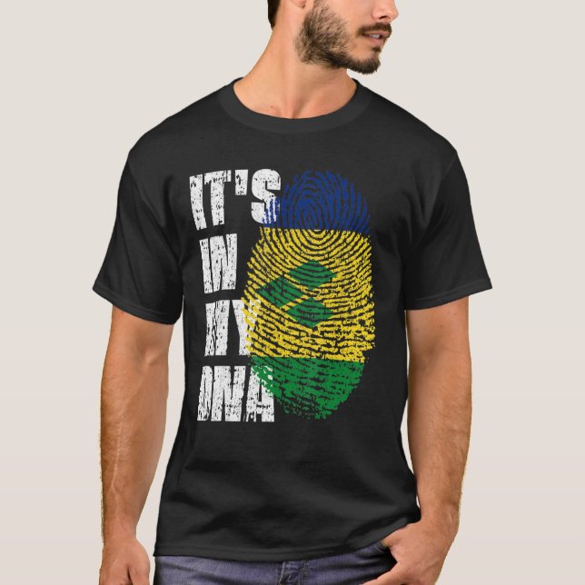 Camiseta Está Na Minha Rua De Dna Raízes De Bandeiras Vince (Frente)