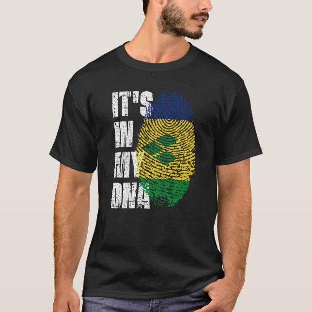 Camiseta Está Na Minha Rua De Dna Raízes De Bandeiras Vince (Frente)