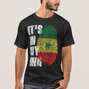 Camiseta Está no meu DNA, a moça da bandeira do Senegal.