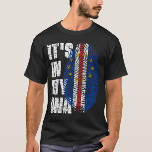Camiseta Está no meu DNA... -Garota de Bandeira Cabo Verde.
