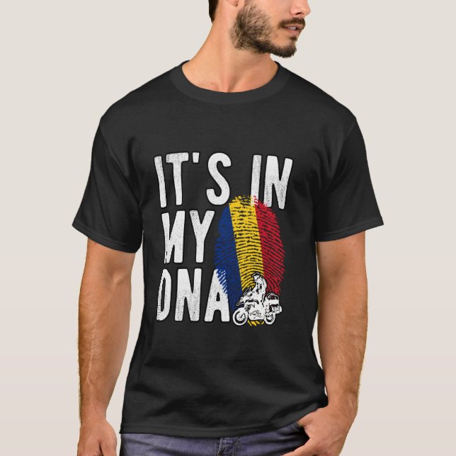 Camiseta Está no meu DNA Romênia Bandeira Moto Romeno (Frente)