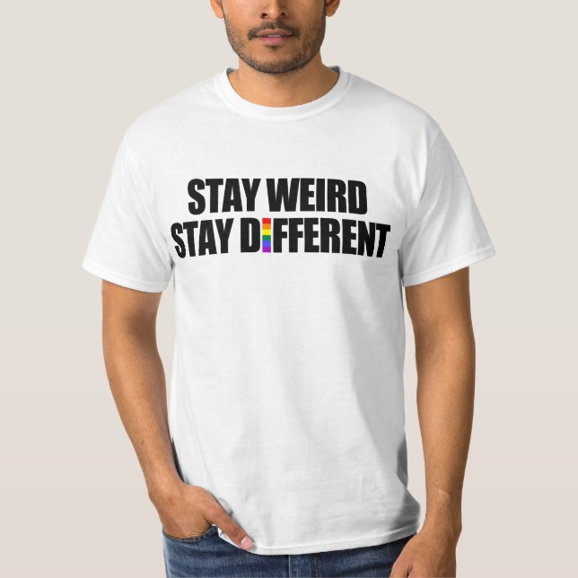 Camiseta Estada estranha da estada diferente (Frente)