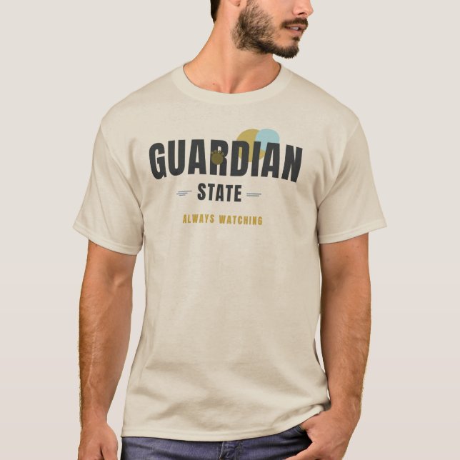 Camiseta ESTADO GUARDIÃO – Tipografia Geométrica de Cão Lea (Frente)