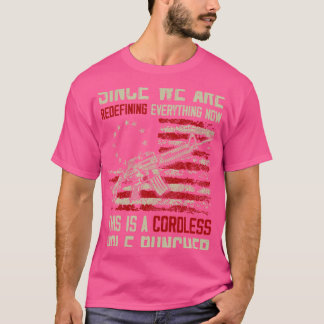 Camiseta Estamos A Redefinir Tudo Isto É Uma Arma Sem Fios