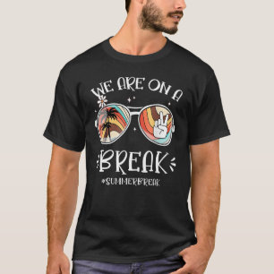 Camiseta Estamos Em Break Groovas, Óculos De Sol, Tie Dye