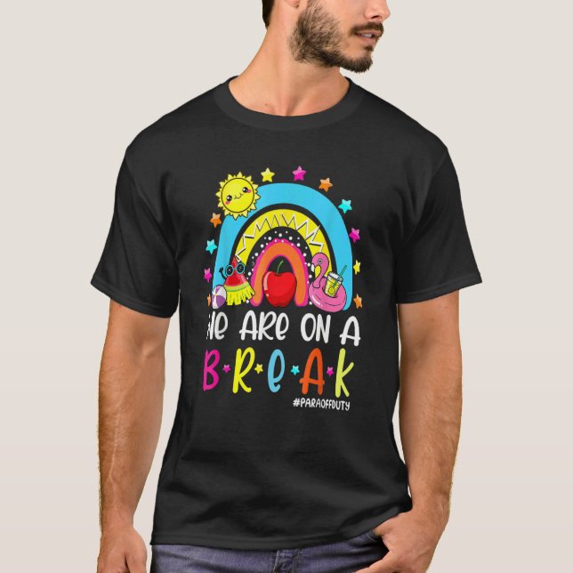 Camiseta Estamos Em Break Summer Teacher Rainbow (Frente)