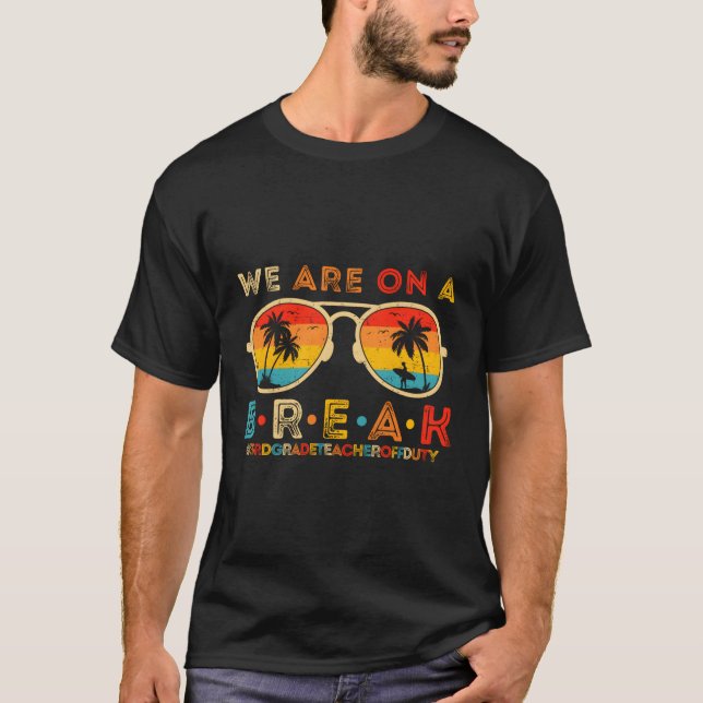 Camiseta Estamos Em Um Vidro De Professores Do 3º Ano De Br (Frente)