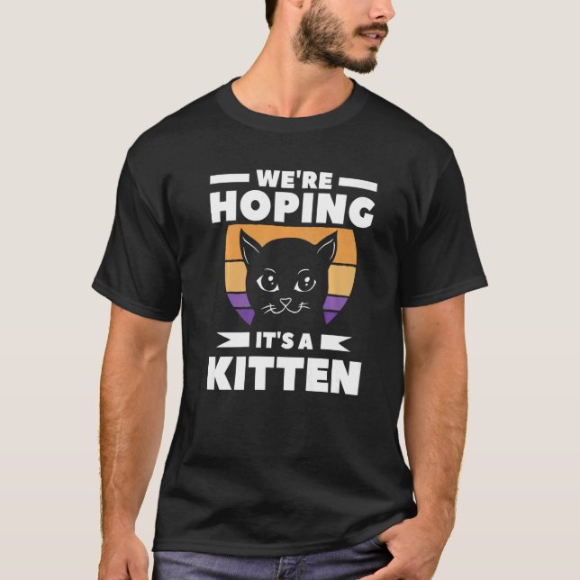 Camiseta Estamos Esperando Que Seja Um Gatinho Para Um Gato (Frente)