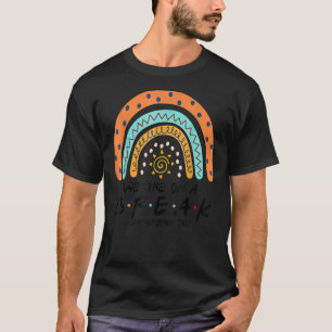 Camiseta Estamos Numa Break Summer Break 2022 Rainbow Sunsh