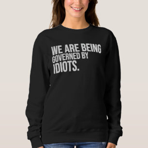 Camiseta Estamos Sendo Governados Por Idiotas Engraçados