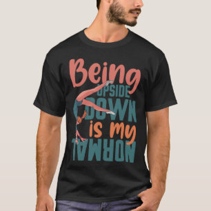 Camiseta Estar de cabeça para baixo é o meu ginasta normal 