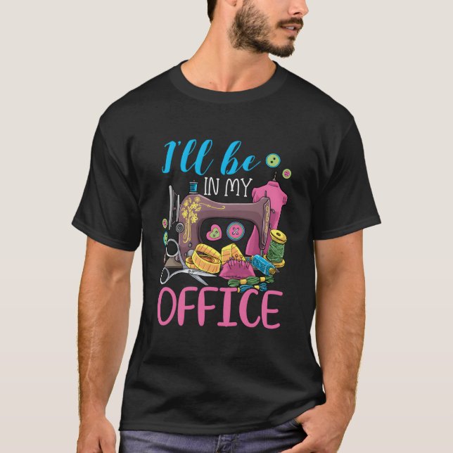 Camiseta Estarei Na Minha Máquina De Costura Do Escritório (Frente)