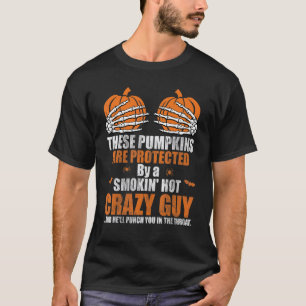 Camiseta Estas Bombas Estão Protegidas Por Um Quente Fumant