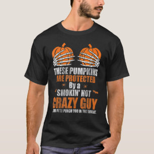 Camiseta Estas Bombas Estão Protegidas Por Uma Louca Quente