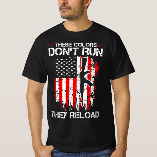 Camiseta Estas Cores Executam Recarregar Cotação Engraçada (Frente)