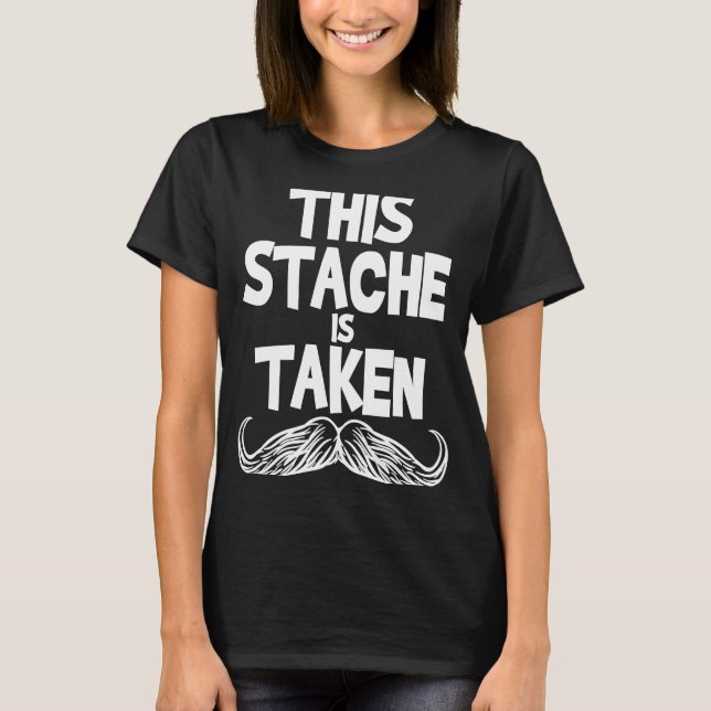 Camiseta Este Cachorro É Tirado Namorados Com bigode Para E (Frente)