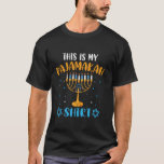Camiseta Este É Meu Hanukkah Pajamakah Menorah Chanukah Paj<br><div class="desc">Este é o meu Hanukkah Pajamakah Menorah Chanukah Pajamas PJs Long Sleeve T Shirt</div>