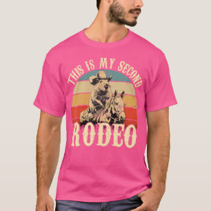 Camiseta Este É Meu Segundo Rodeio Capivara Cowboy